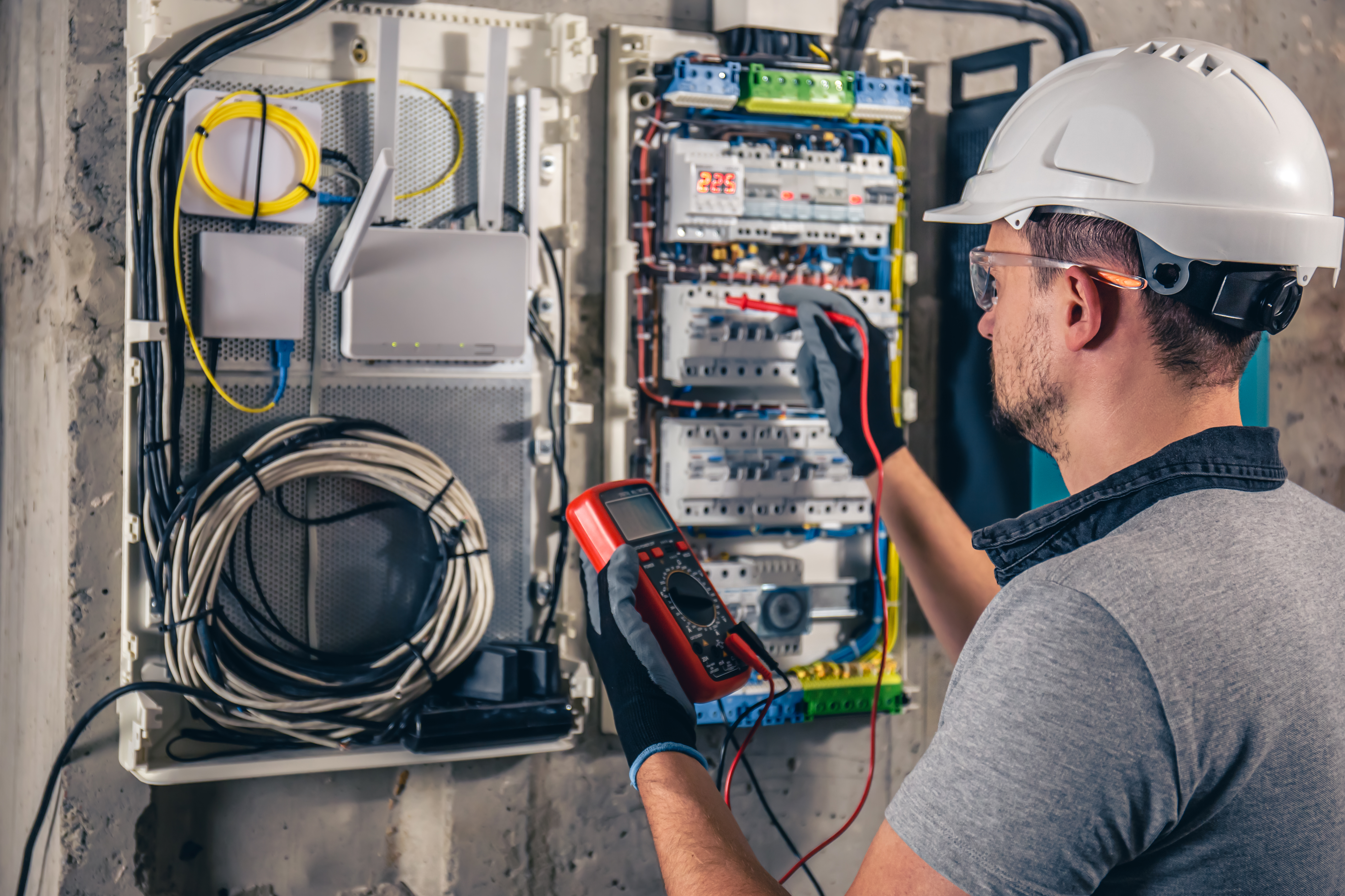 revize elektroinstalace ve firmách